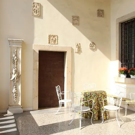 La Serenella West Wing Vakantiehuis *